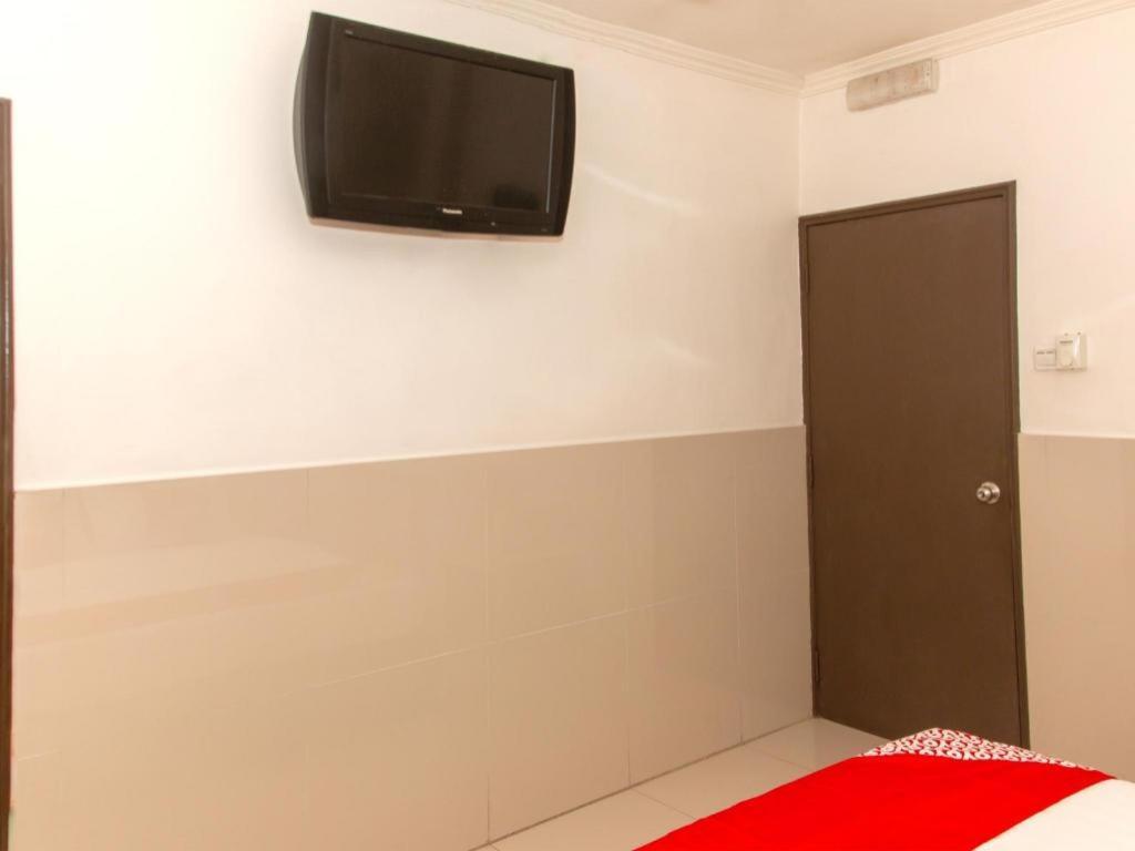 Oyo 89851 Leila Hotel SDK Esterno foto