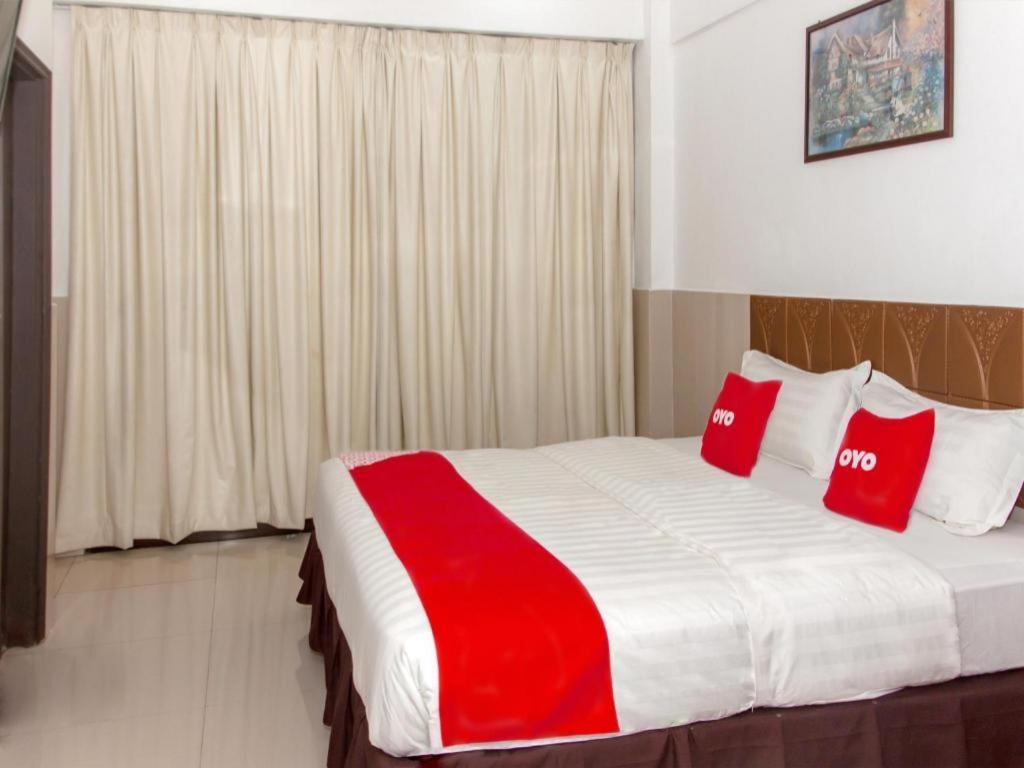 Oyo 89851 Leila Hotel SDK Esterno foto