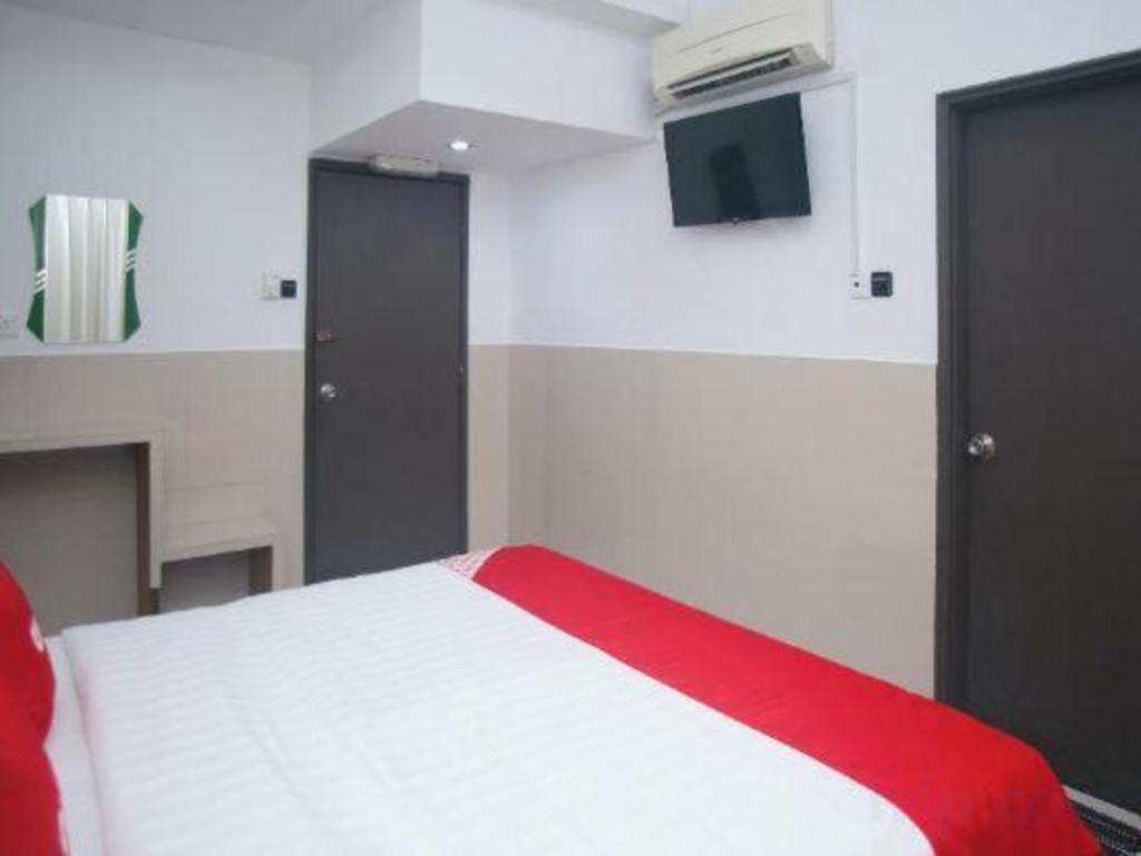Oyo 89851 Leila Hotel SDK Esterno foto