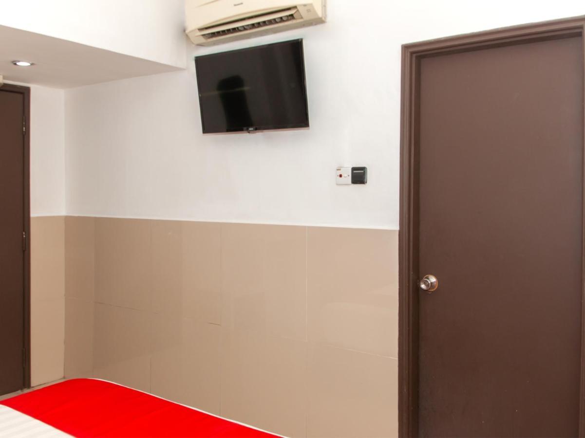 Oyo 89851 Leila Hotel SDK Esterno foto