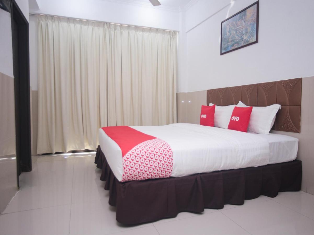 Oyo 89851 Leila Hotel SDK Esterno foto